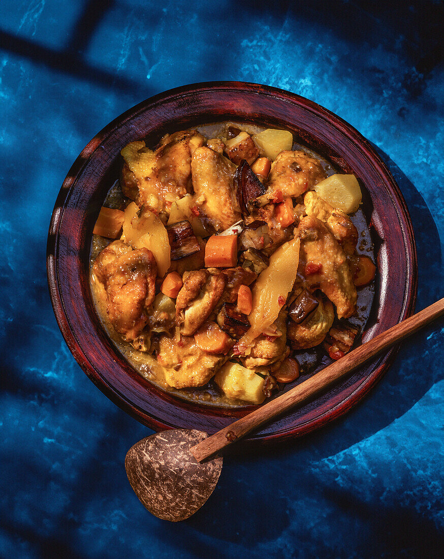 Chicken tajine with carrots and potatoes