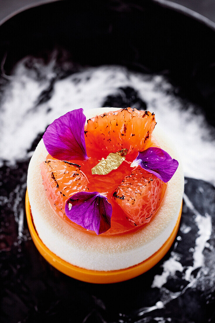 Mini cheesecake with grapefruit, vanilla and edible flowers