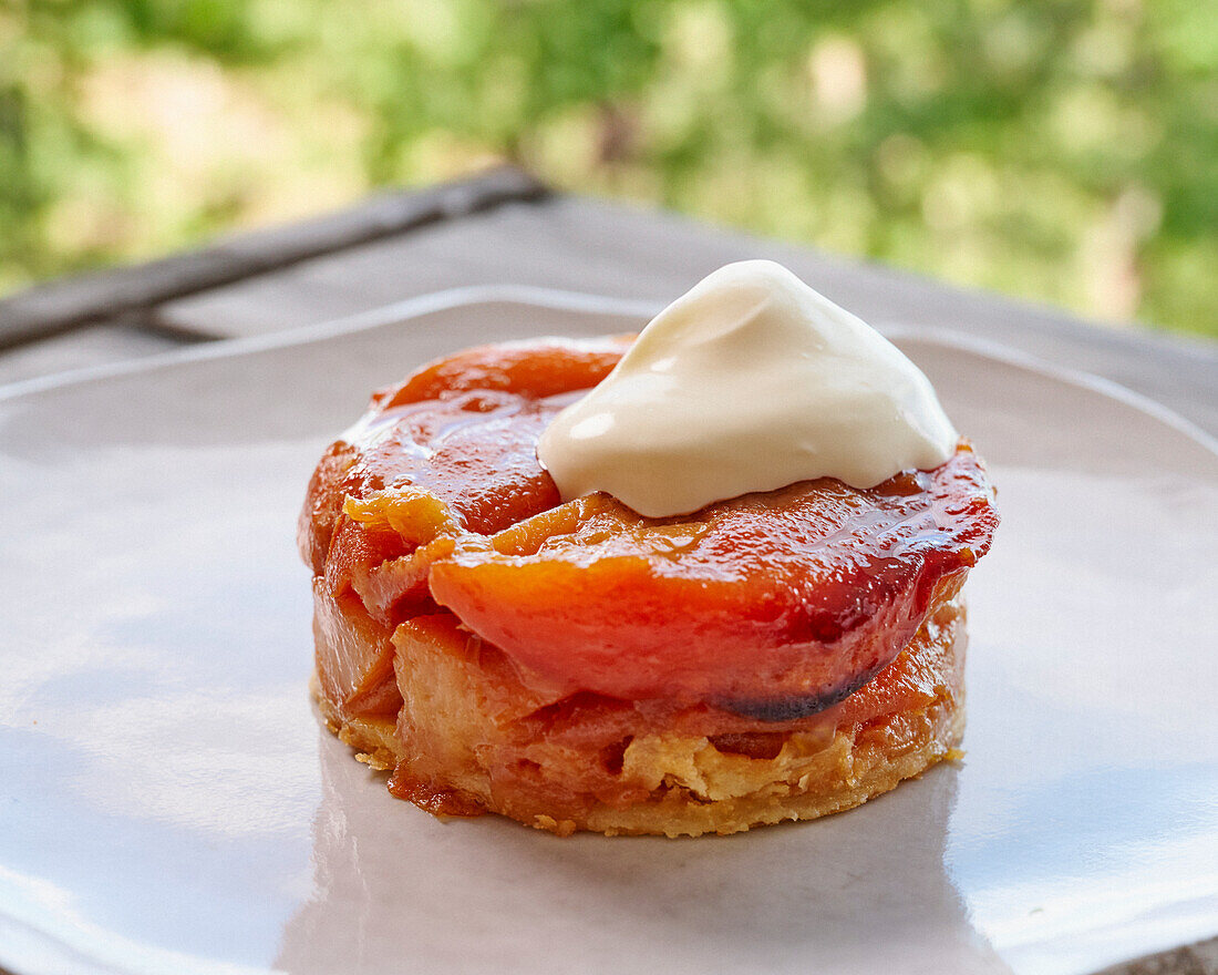 Mini-Tarte Tatin mit Crème fraîche