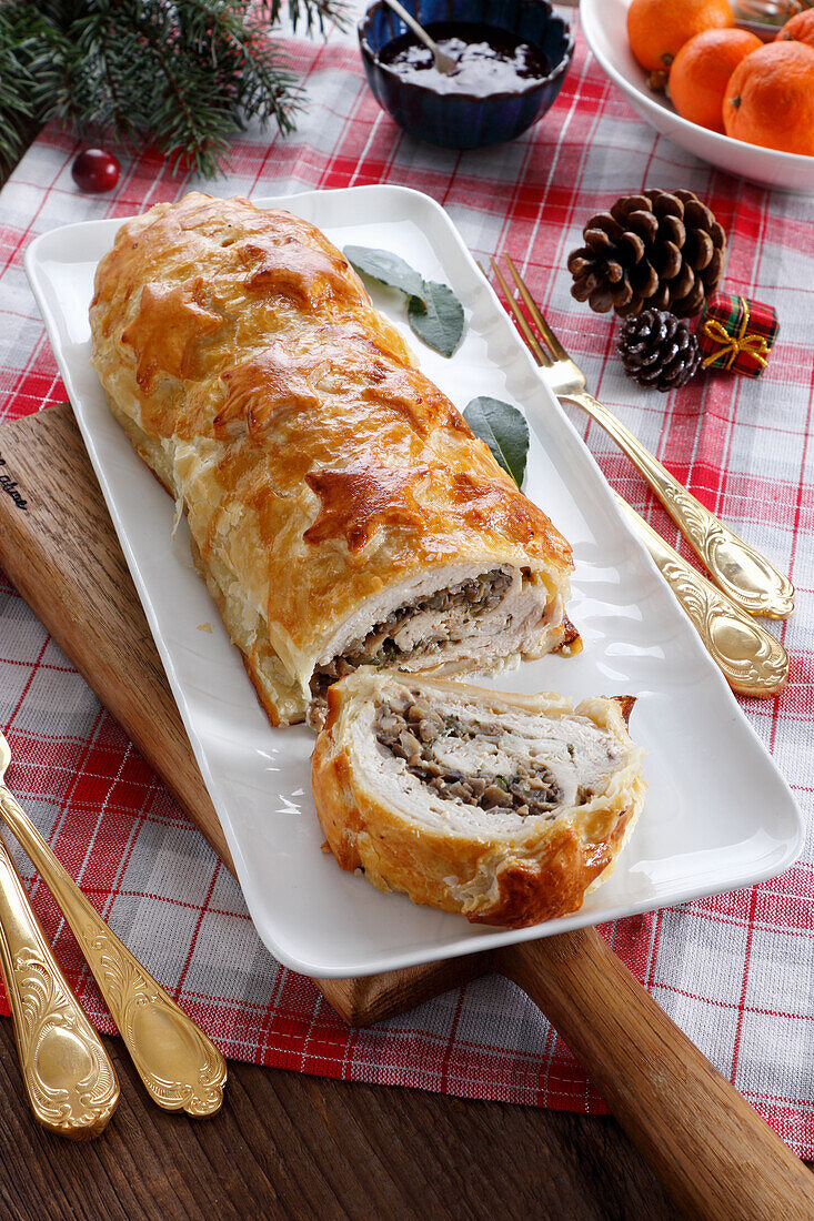 Puff pastry pie with mushroom filling