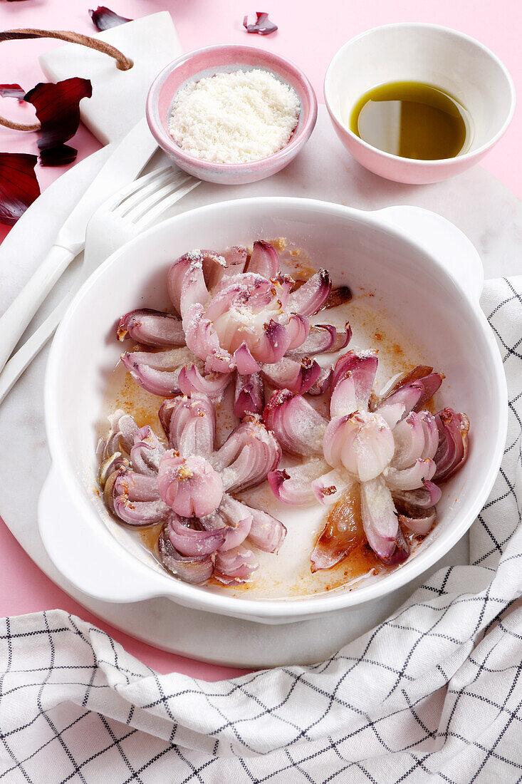 Gratinated red onion flowers with parmesan cheese