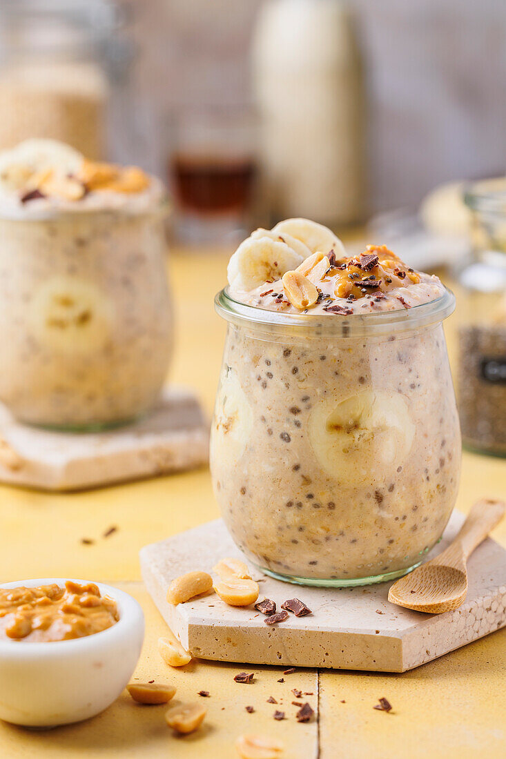 Overnight Oats mit Banane und Erdnussbutter