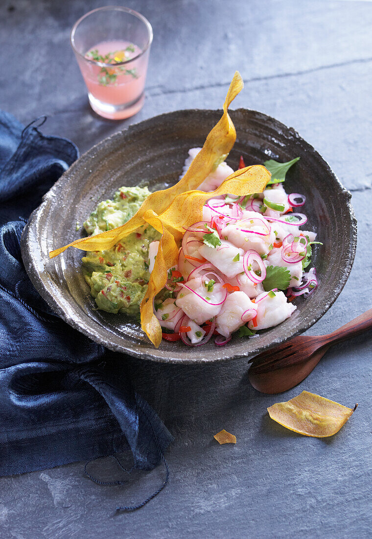 Ceviche con guacamole with deep-fried banana chips