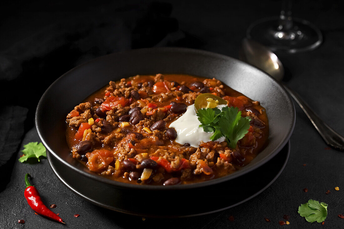 Chilli con carne with sour cream and coriander