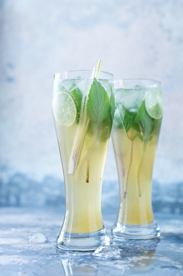 Lime lemonade with mint