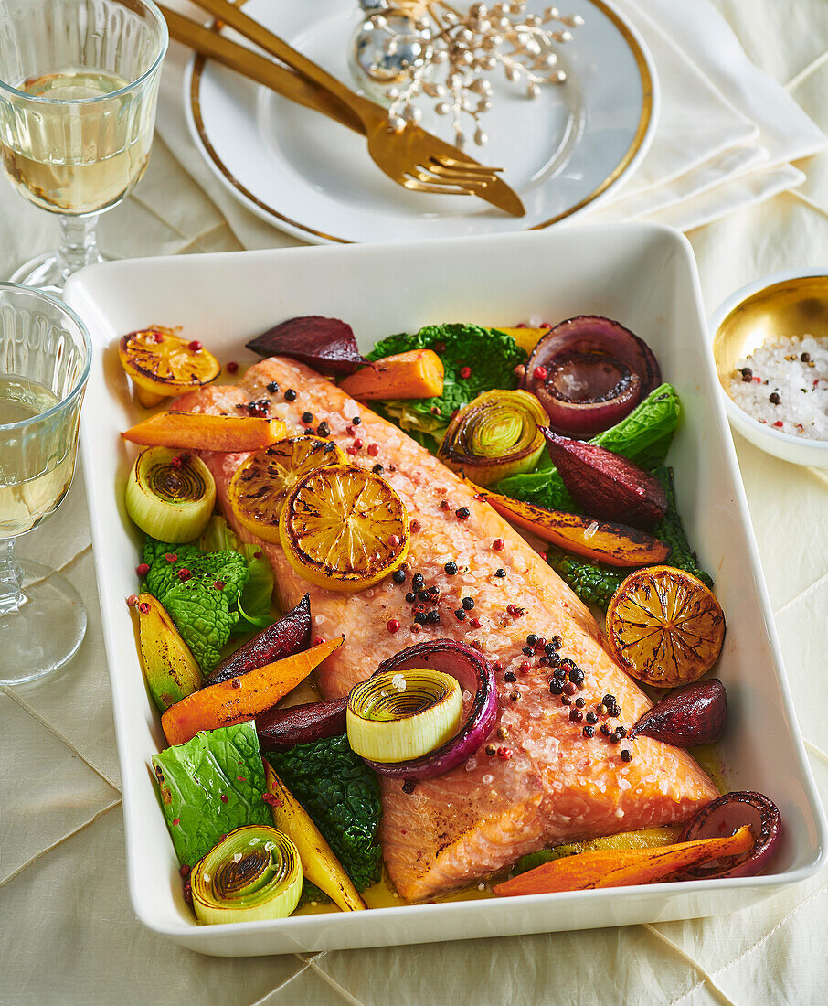 Gebackener Lachs mit Gemüse