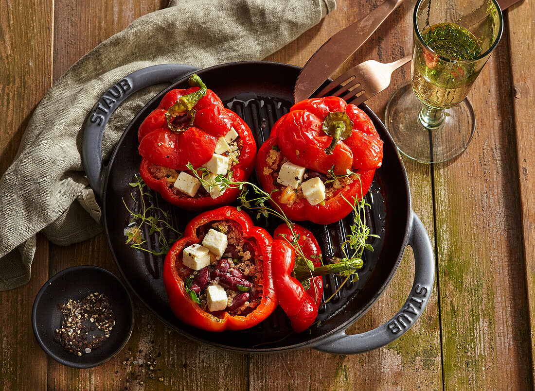 Gefüllte Paprika mit Quinoa und Feta