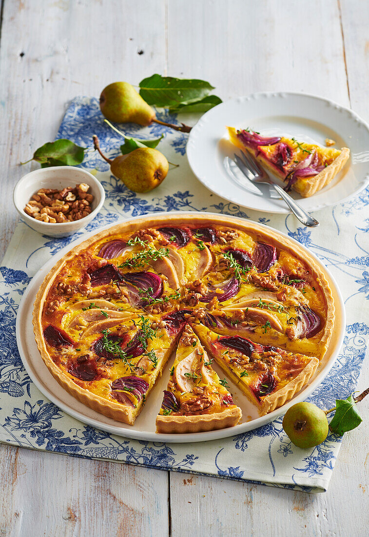 Birnenquiche mit Blauschimmelkäse und Walnüssen