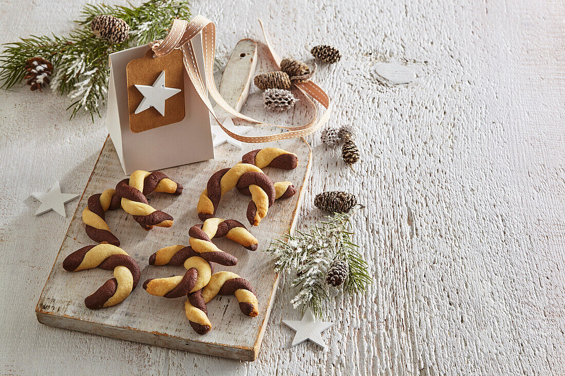 Shortbread croissants with cocoa