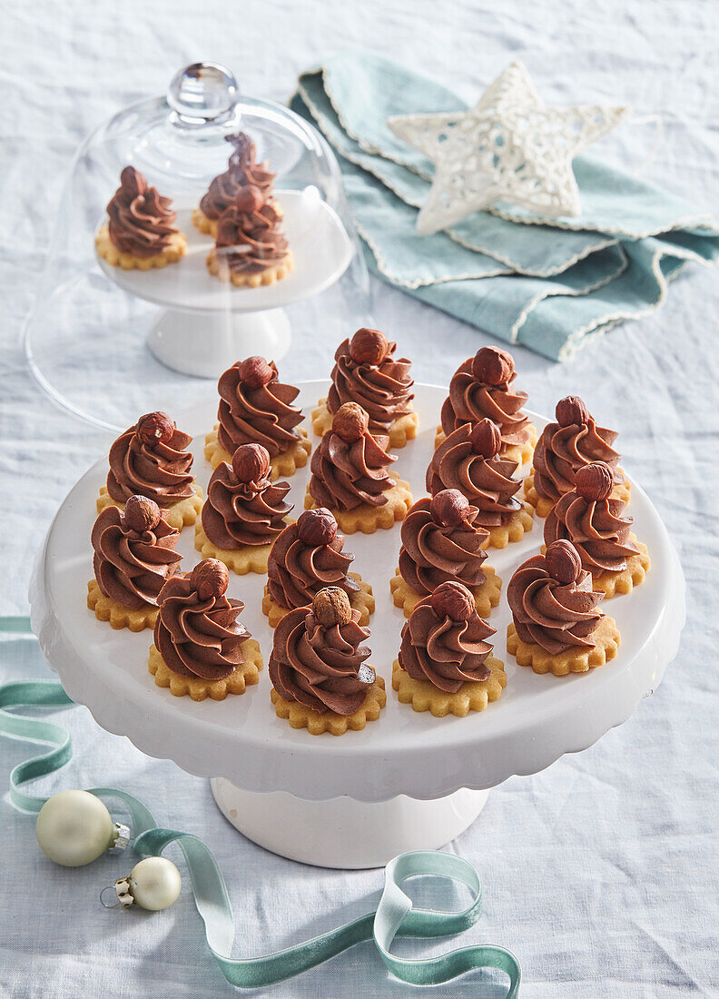 Christmas nougat cream tarts with hazelnuts
