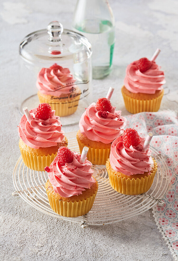 Cupcakes mit Himbeer-Mascarpone-Sahne