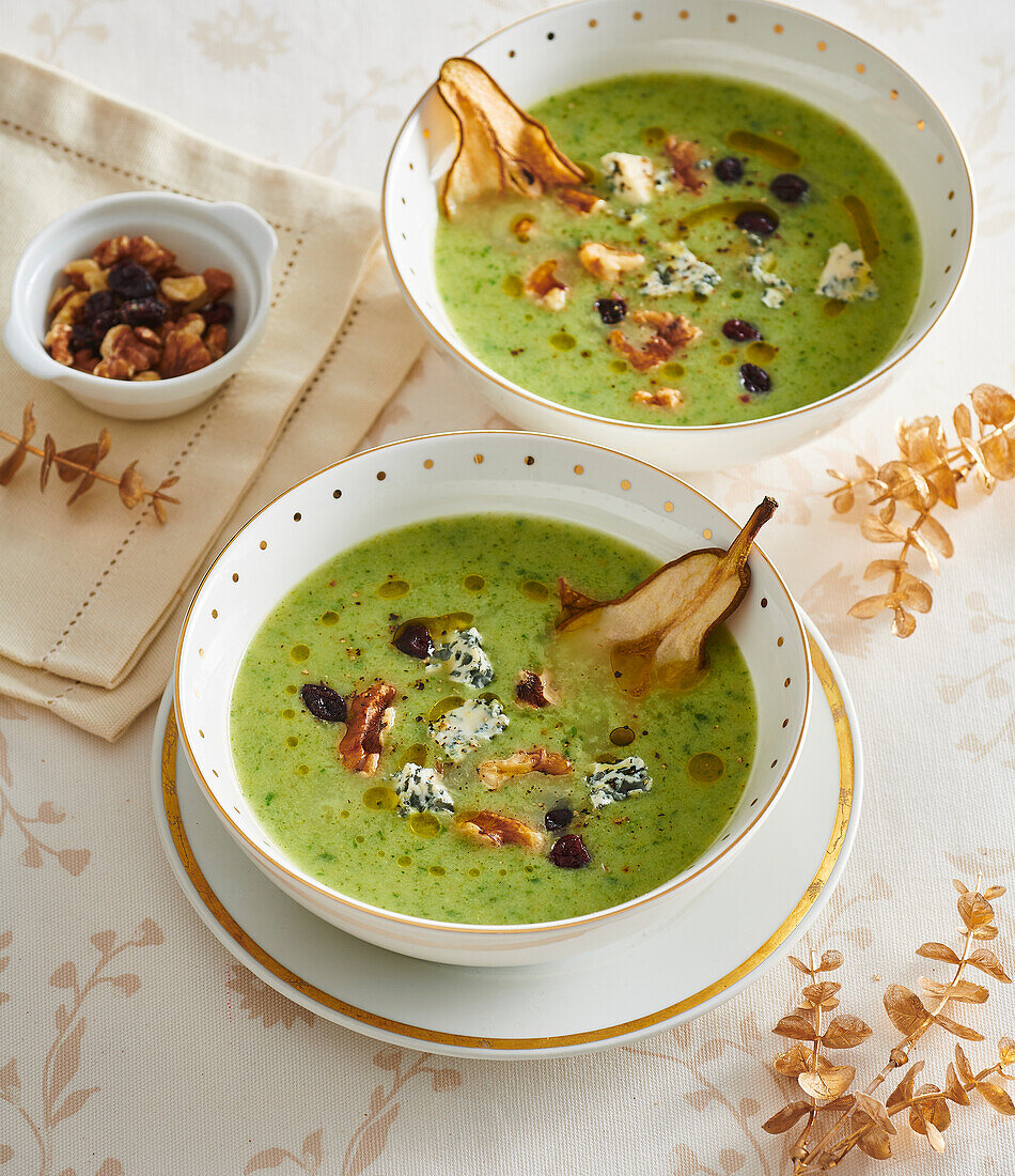 Broccoli soup with pear, blue cheese and walnuts