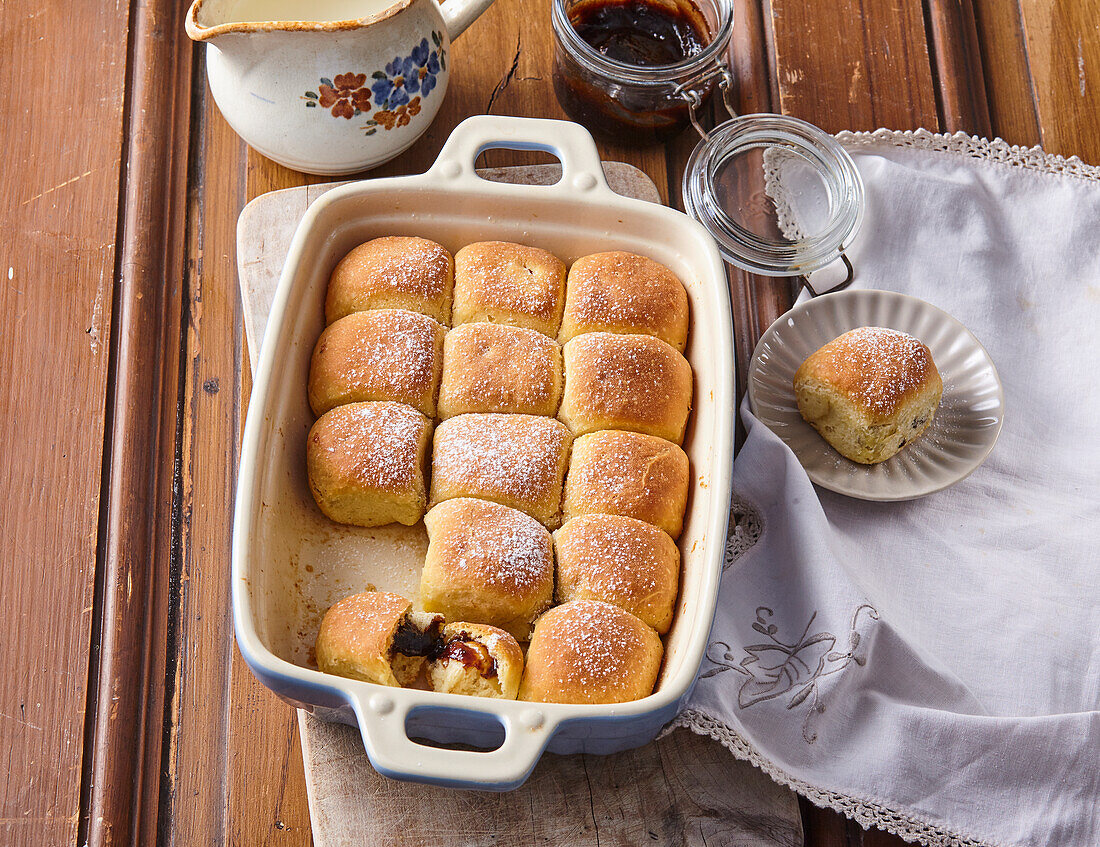 Tube noodles with plum jam and quark filling