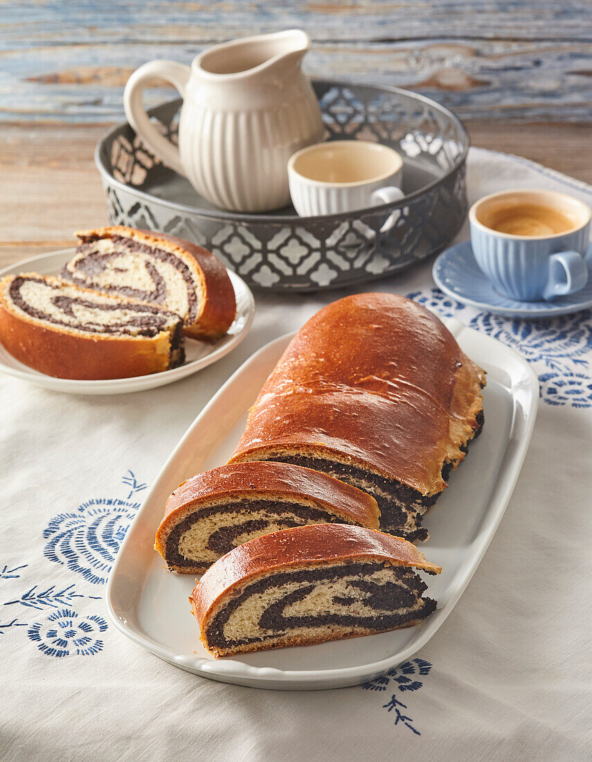 Poppy seed strudel with lemon and cinnamon flavour