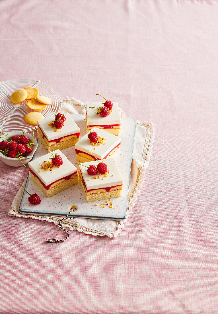 Sponge cake slices with raspberries and cream topping