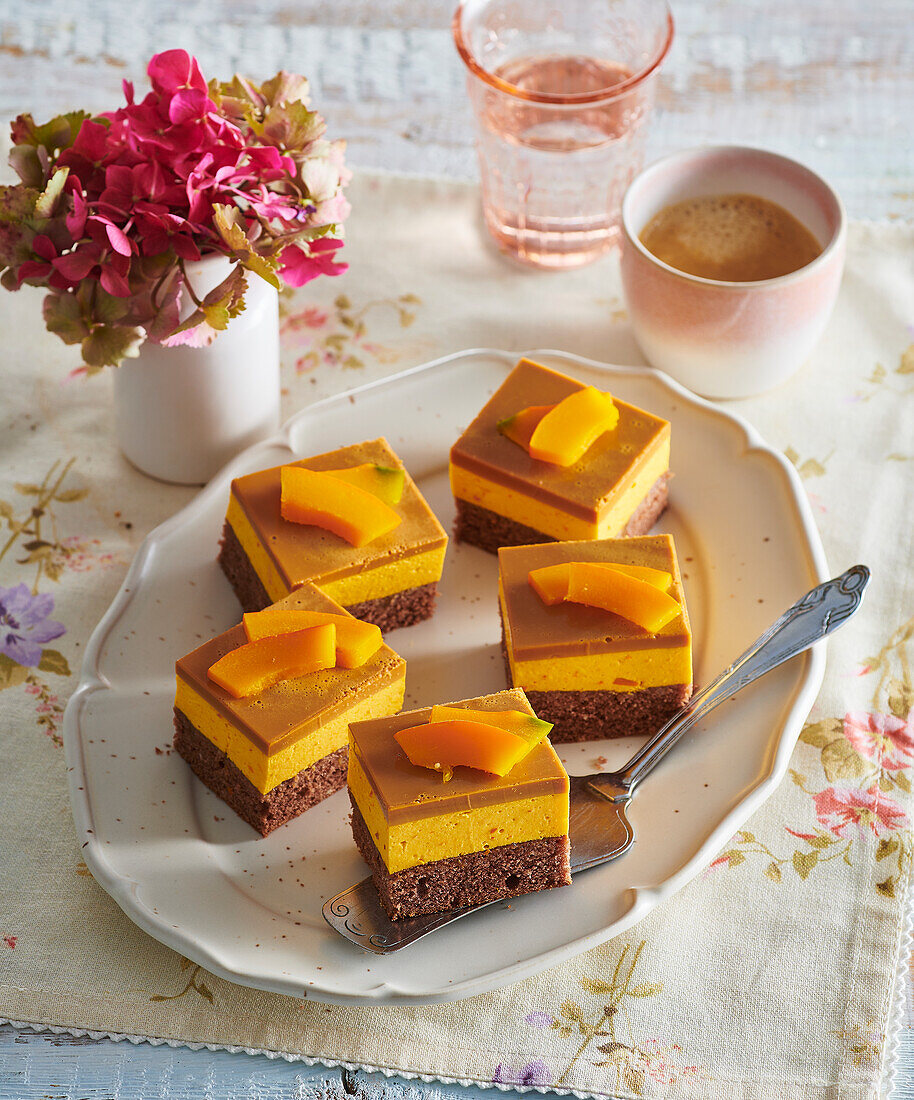 Pumpkin caramel bars with almond base