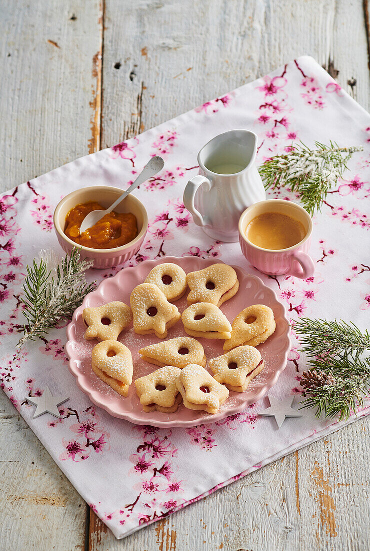 Lard biscuits with apricot jam