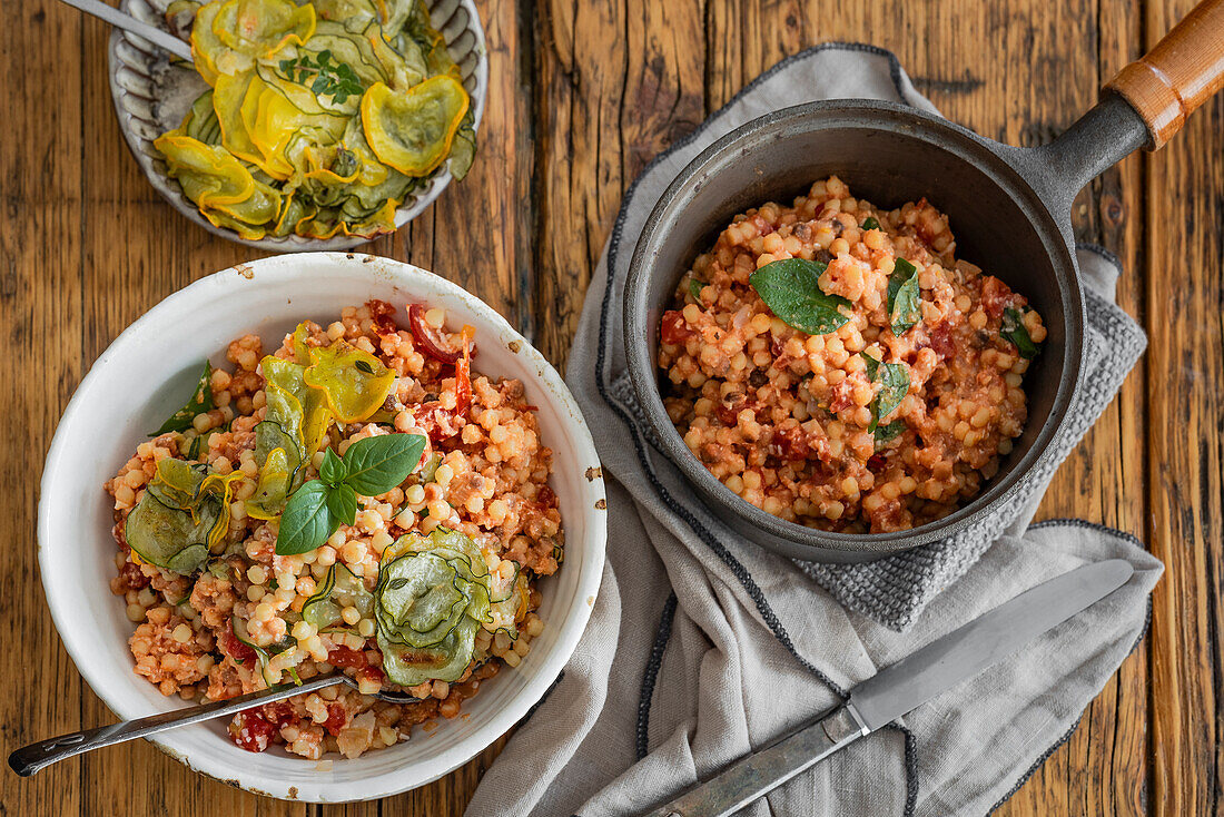 Pastotto mit Zucchini und getrockneten Tomaten