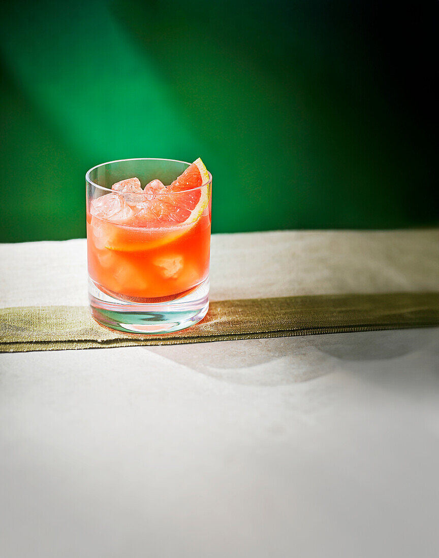 Grapefruit Negroni cocktail