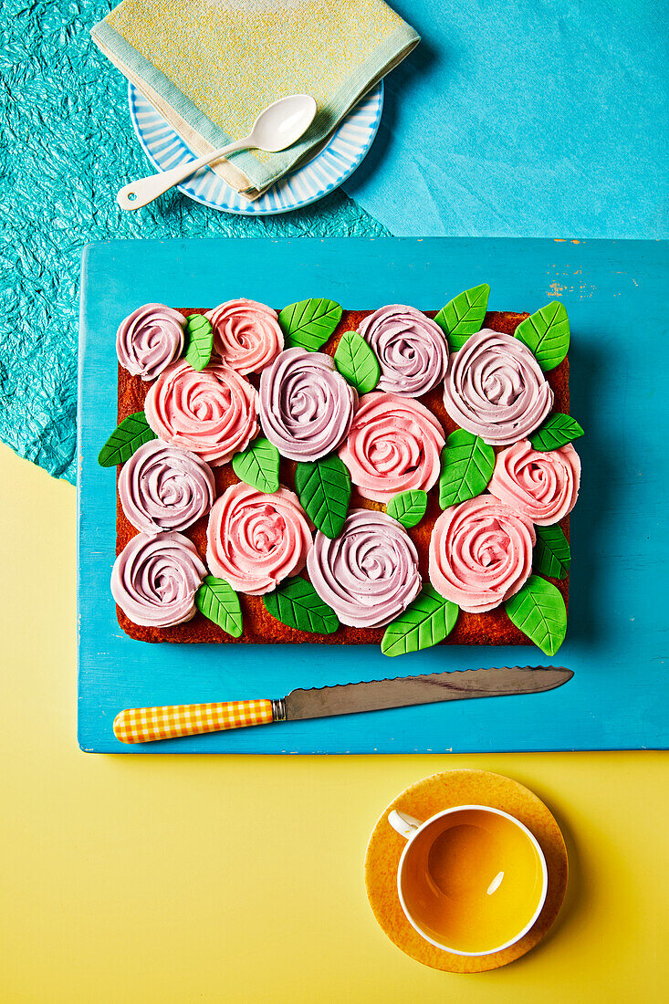 Kuchen mit Buttercreme-Rosen