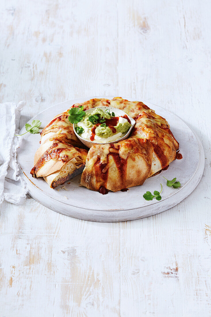 Gratinated enchilada ring with cheese and dip