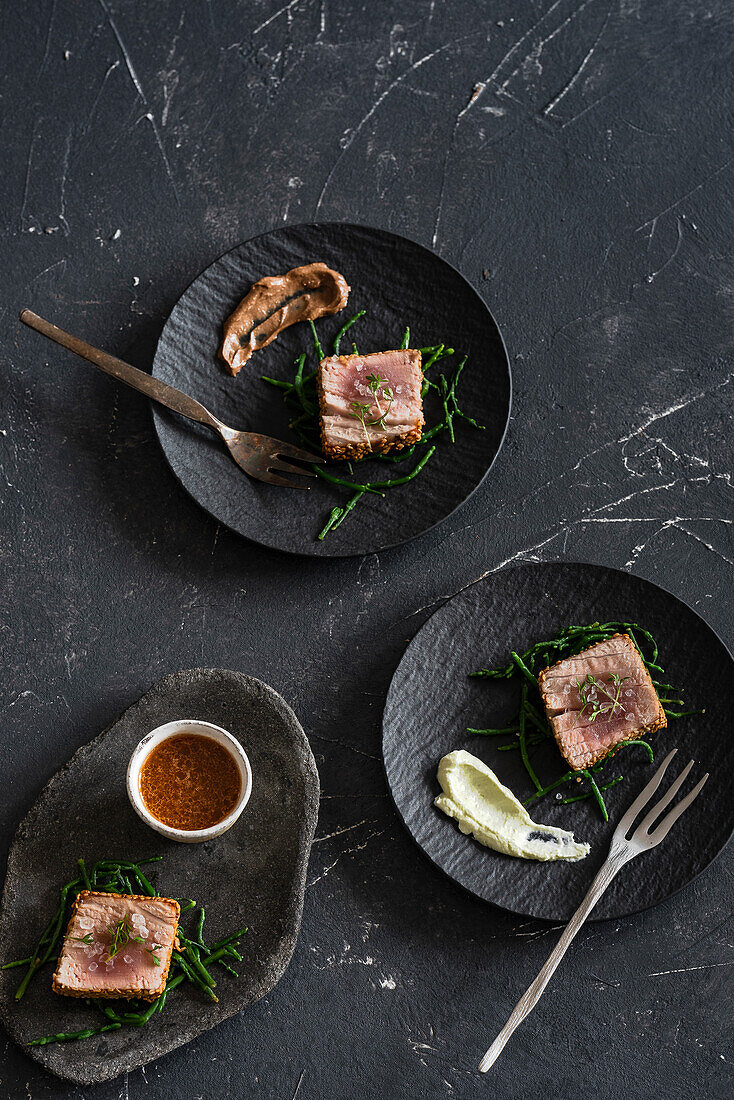 Thunfischsteaks mit Queller und Dips