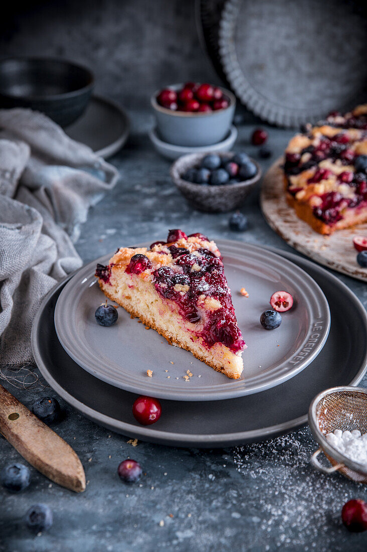 Yeast cake with blueberries and cranberries