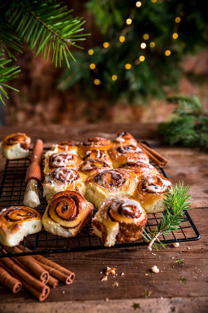 Small cinnamon rolls with icing