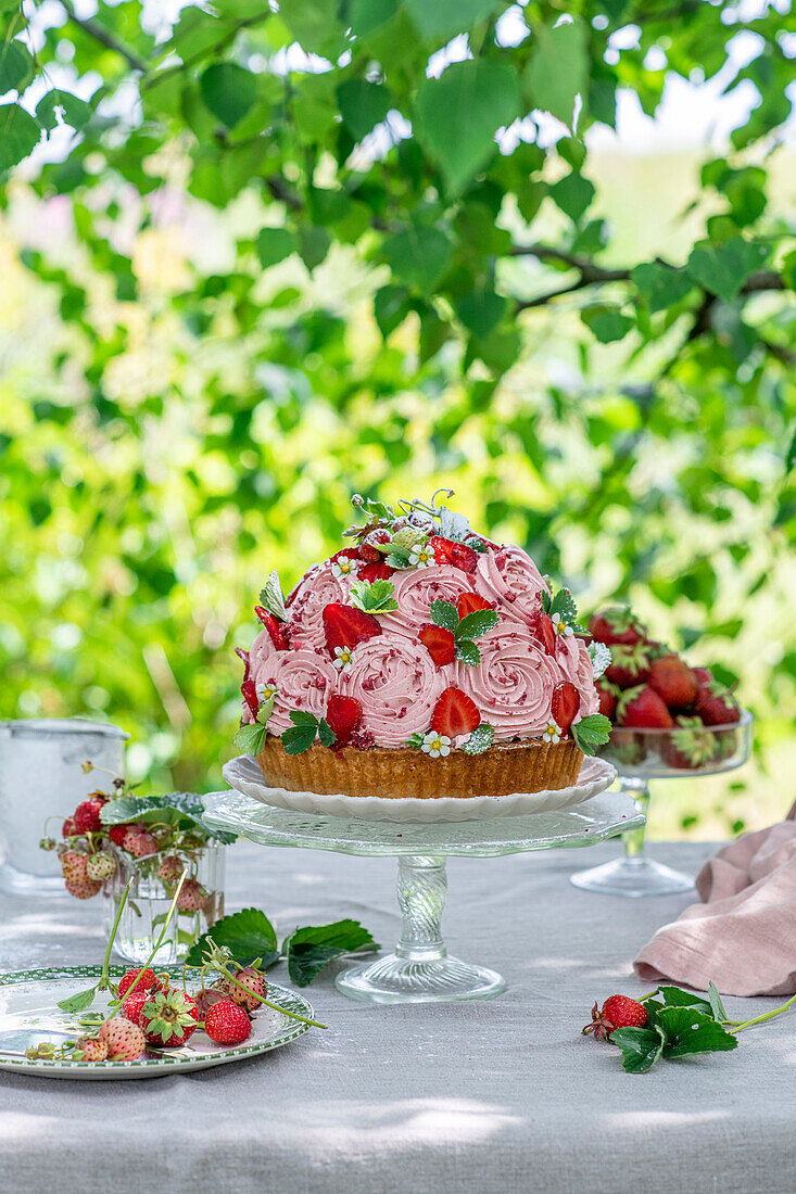 Erdbeer-Kuppelkuchen mit Frangipane