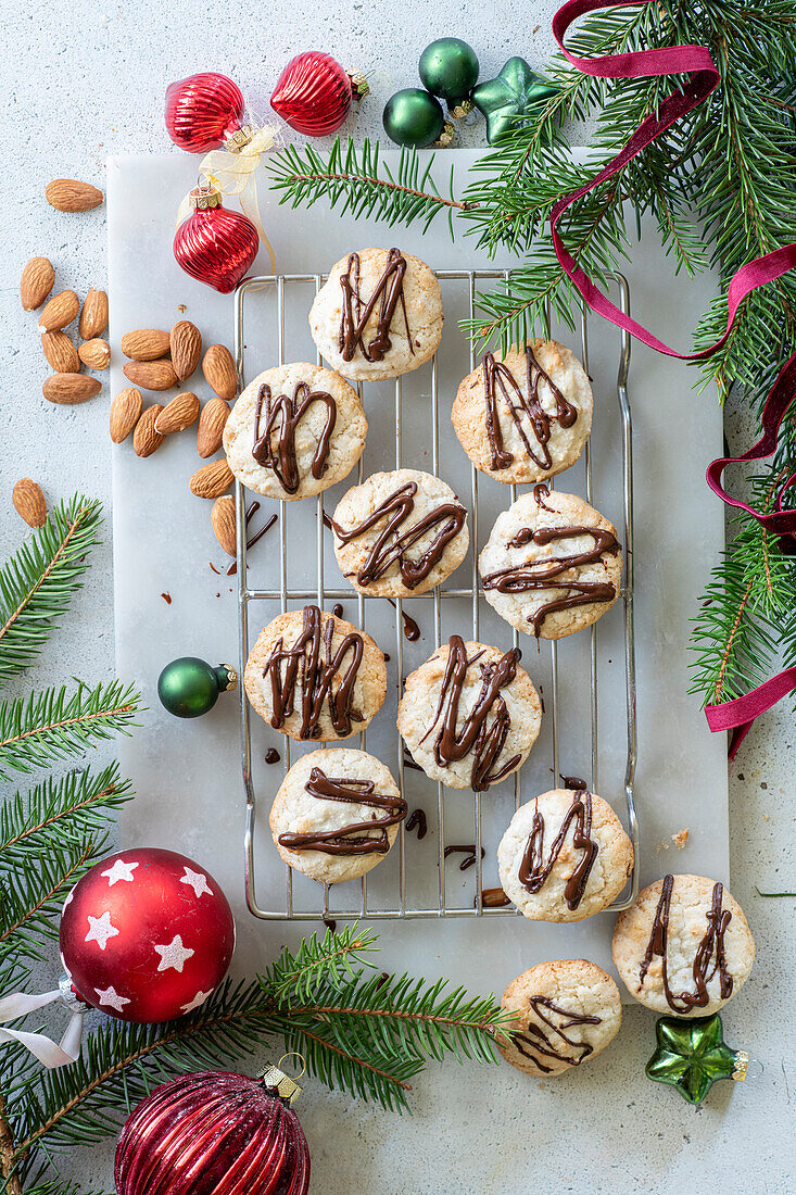Almond biscuits with chocolate