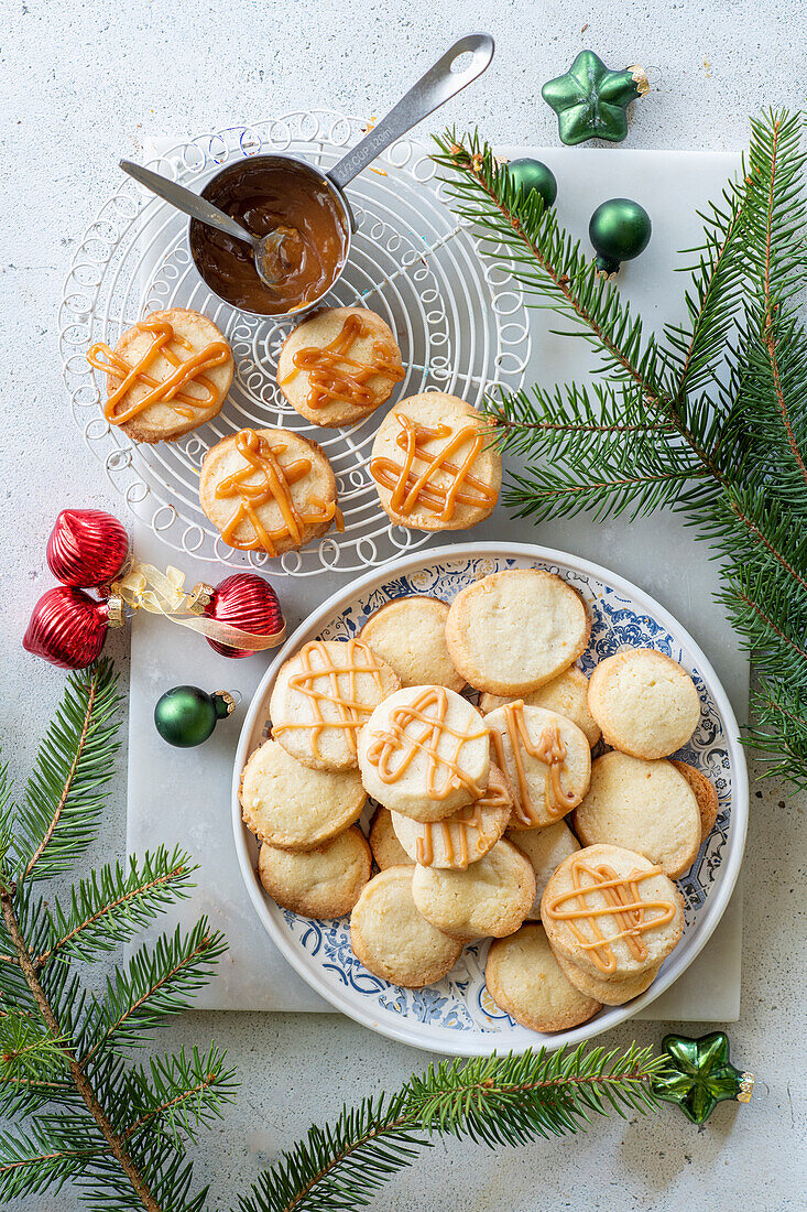 Vanilla biscuits with caramel