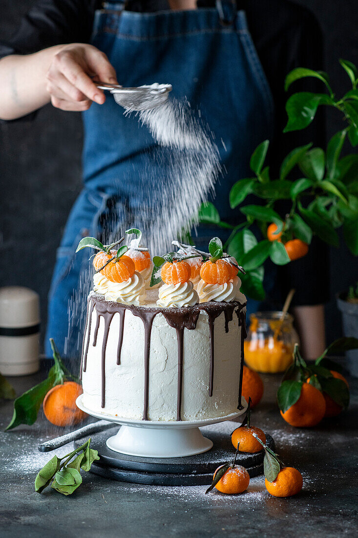 Clementinen-Buttercremetorte mit gebackener Käsekuchenschicht