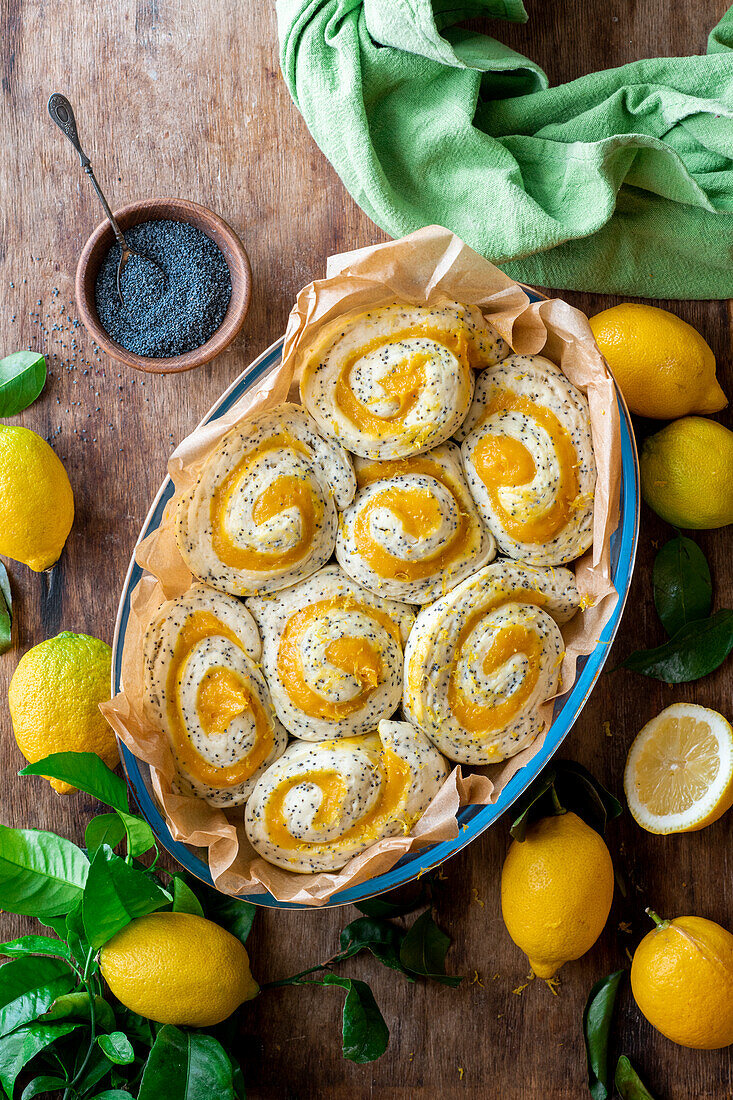 Lemon curd and poppy seed buns