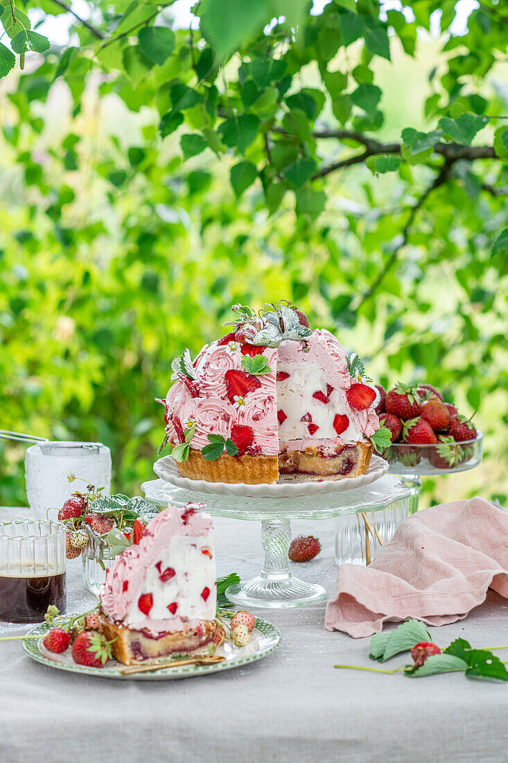 Erdbeer-Kuppelkuchen mit Frangipane