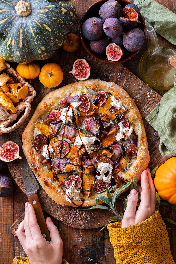 Pumpkin and fig pizza with goat's cheese and nuts