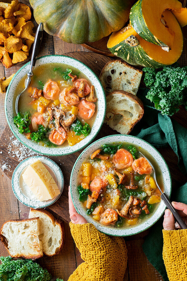 Pumpkin soup with tortellini and kale