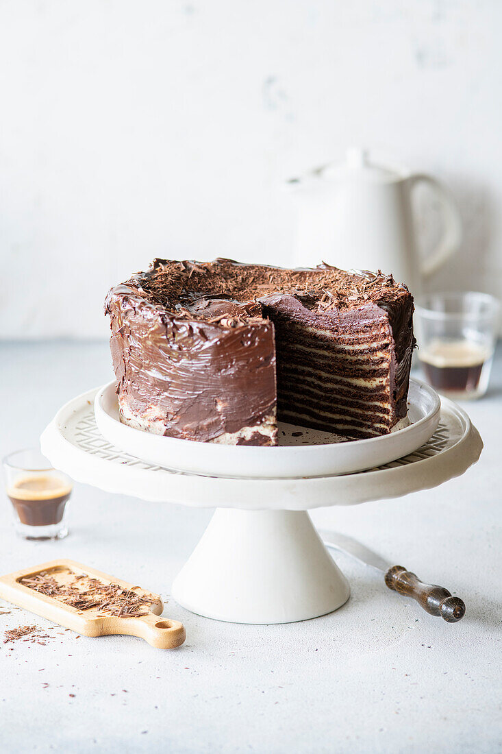 Schokoladen-Honig-Torte "Medovik" mit Sauerrahm