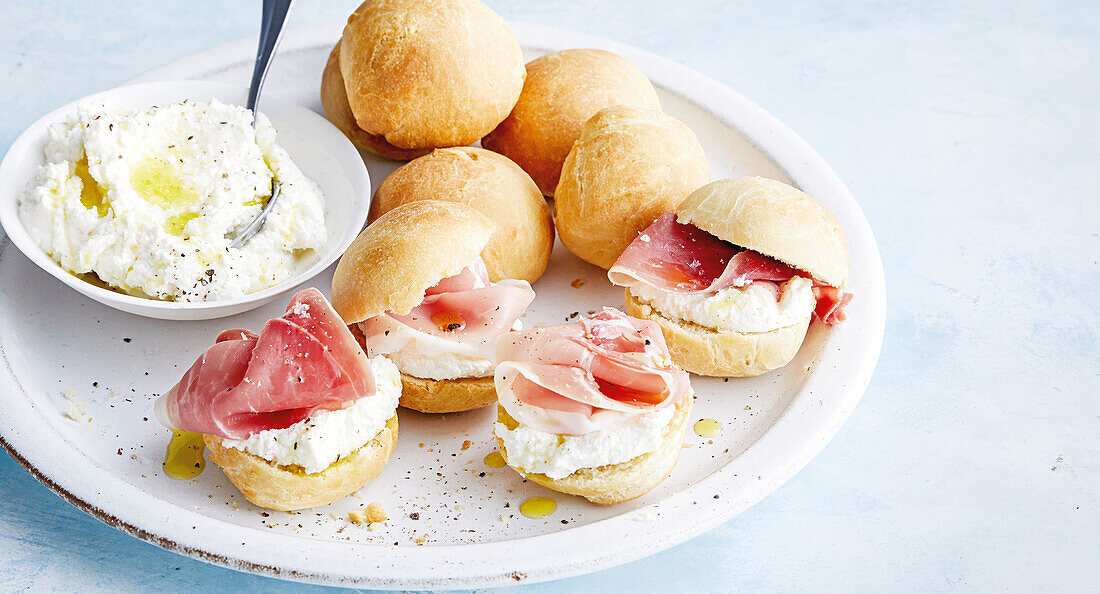 Frische Coccoli aus dem Airfryer mit Schinken und Ricotta