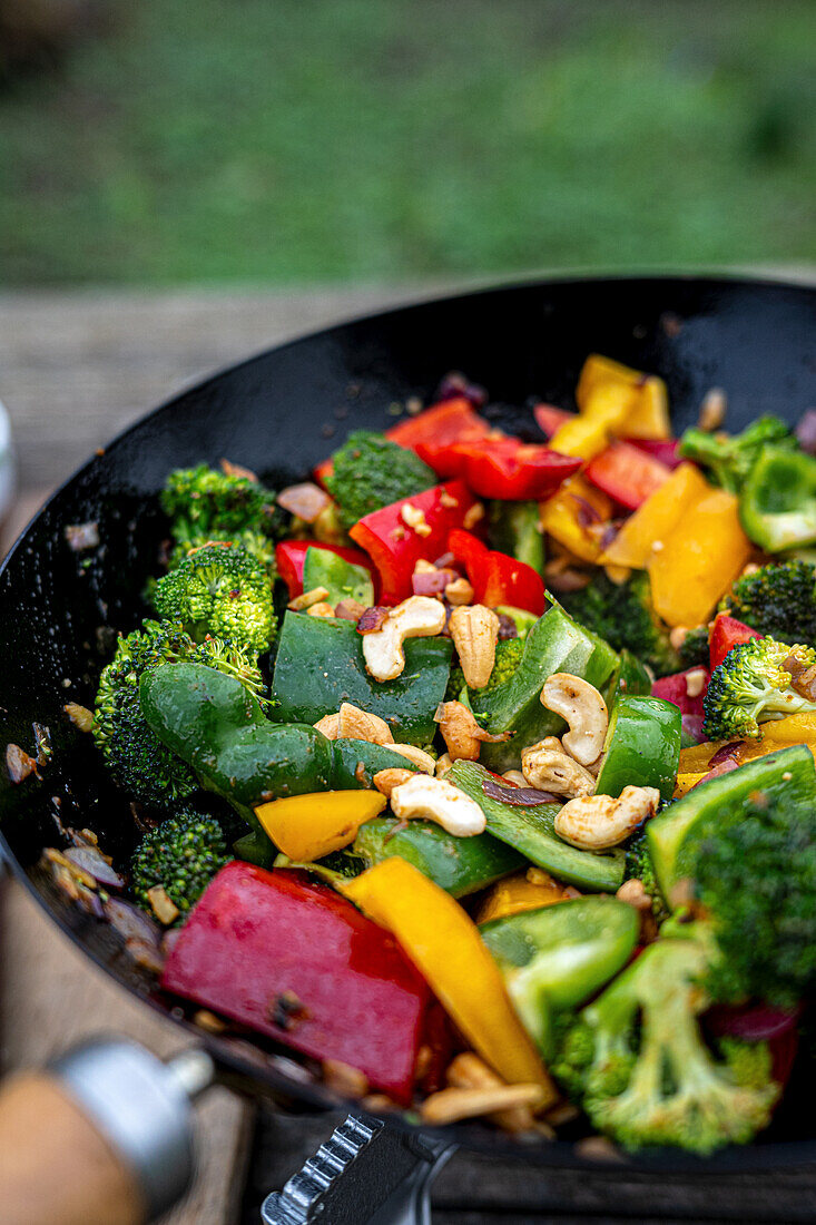 Thai vegetable stir-fry with cashew nuts