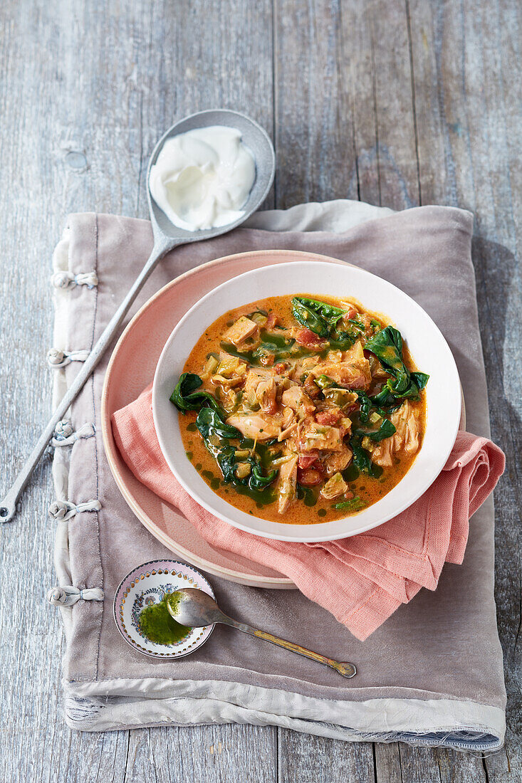 Jackfruit-Spinat-Curry mit geröstetem Korianderöl