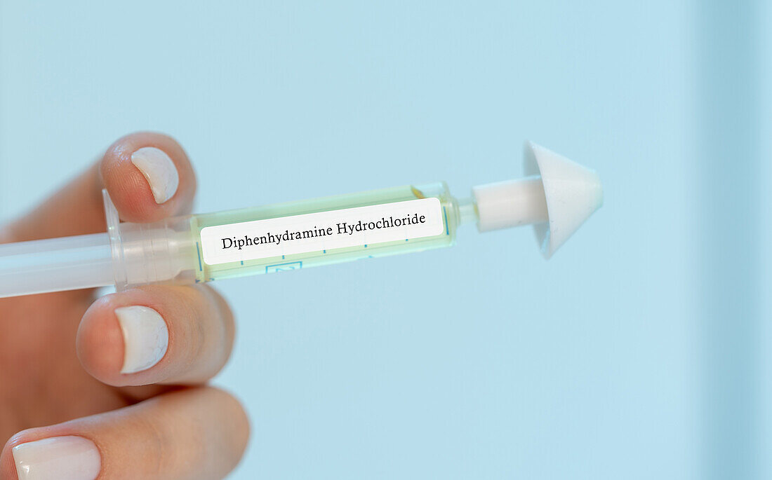 Diphenhydramine hydrochloride nasal spray, conceptual image