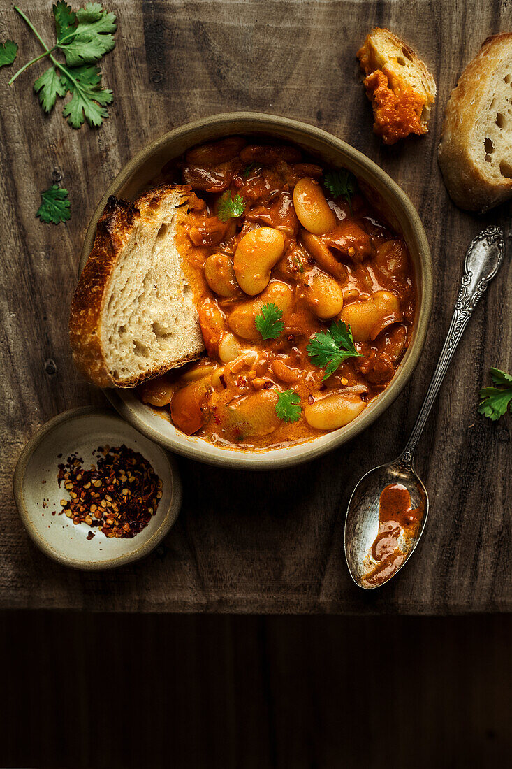 Bean stew with white beans and chilli flakes