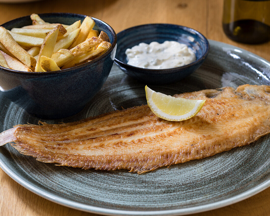 Fried sole with chips and tartar sauce