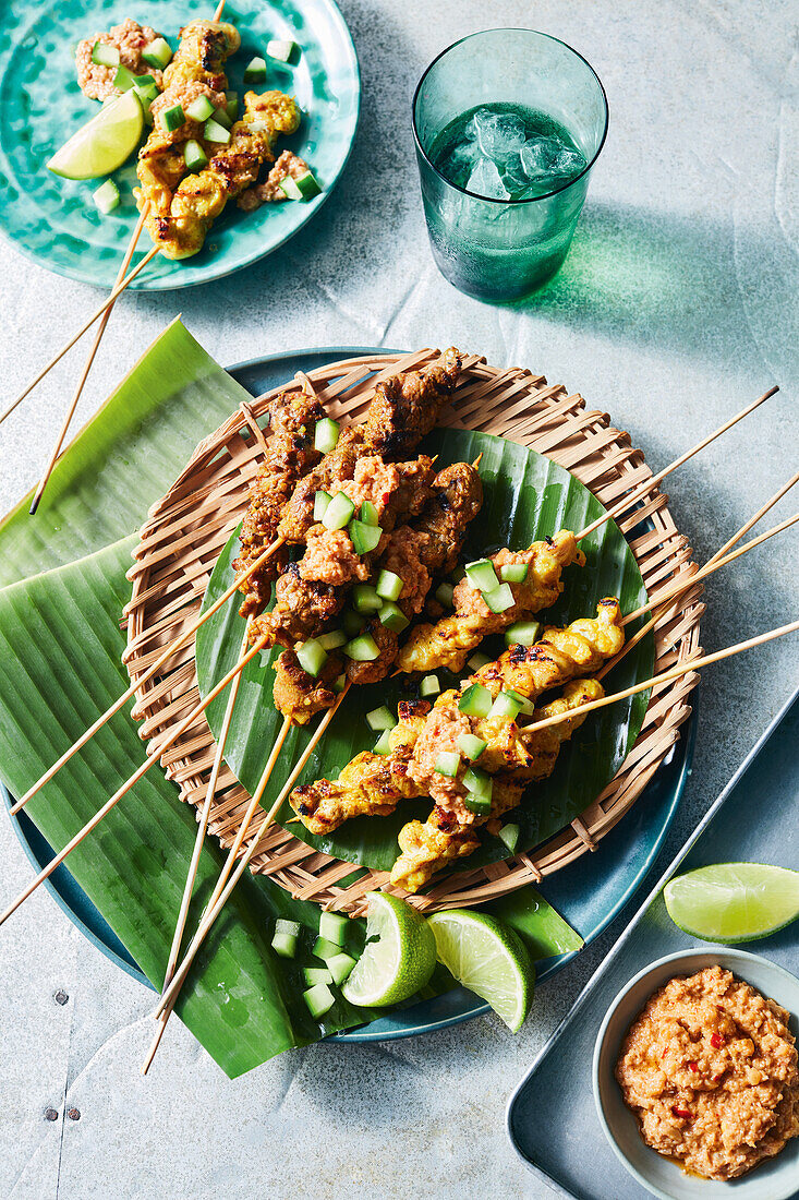 Satay ayam with peanut sauce and lime