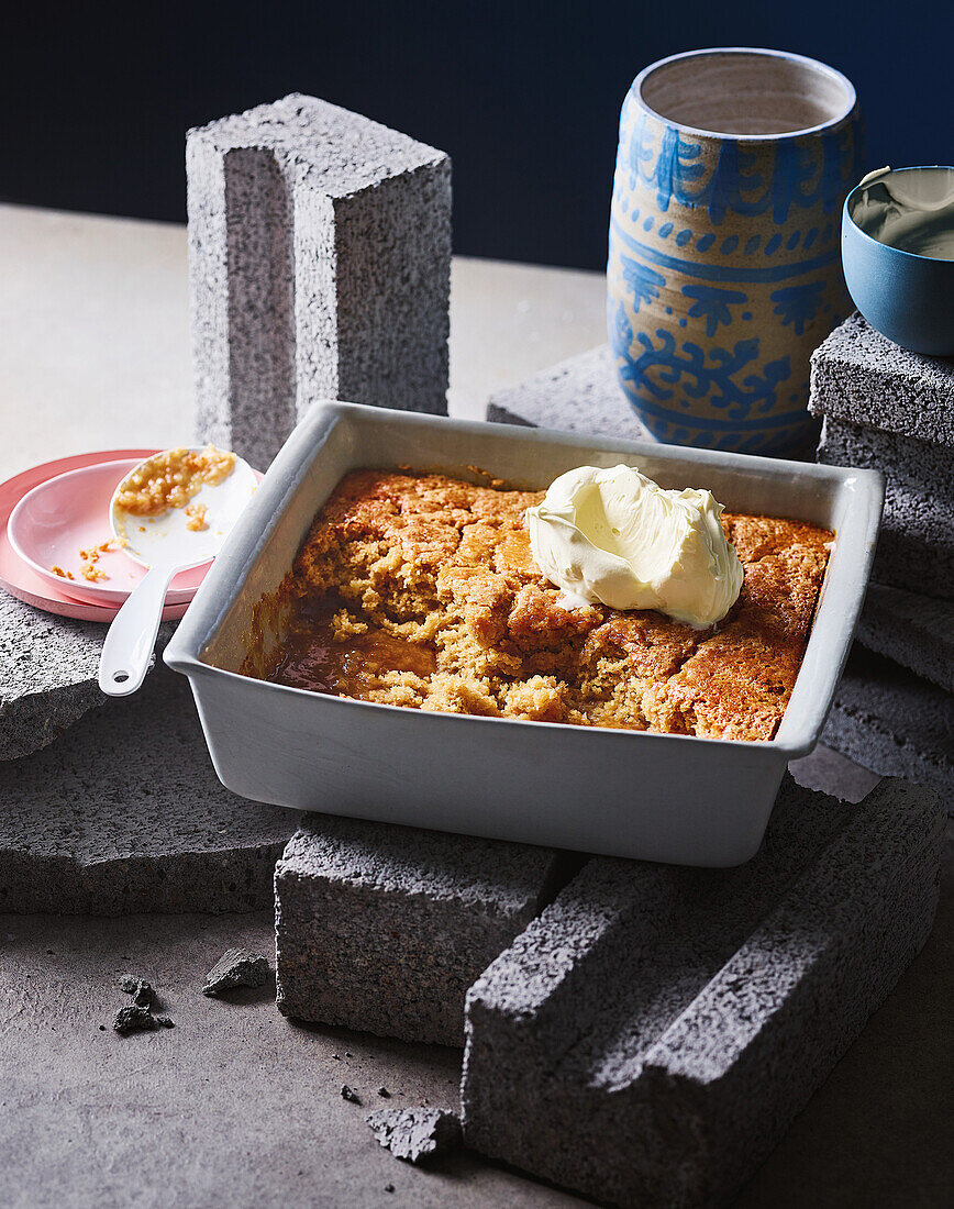 Baked banana and caramel pudding with ice cream