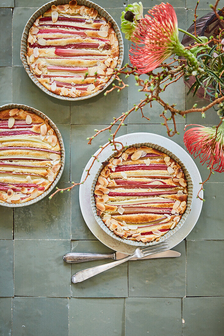 Gratinierter Rhabarber mit Marzipan-Soufflé