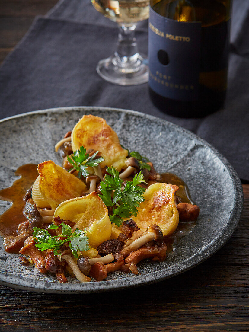 Gefüllte Conchiglioni mit Kartoffeln und Waldpilzen