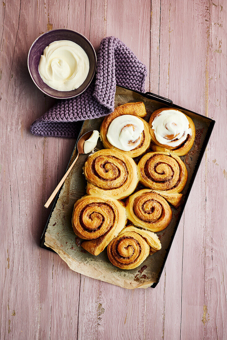 Cinnamon Rolls mit Frischkäse-Topping