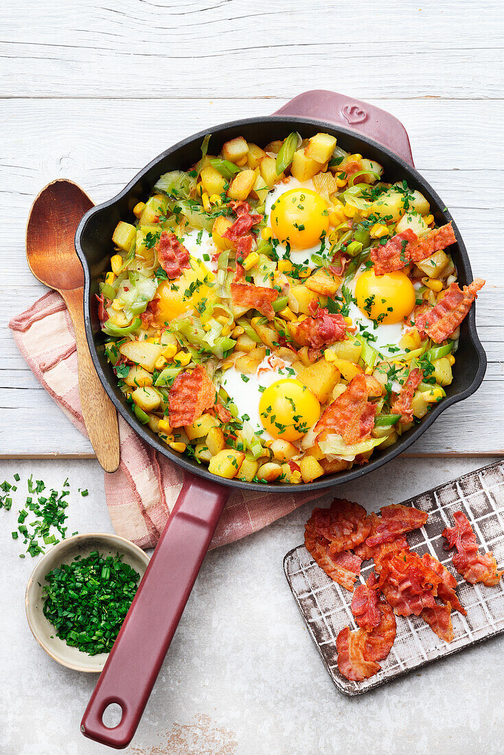 Bauernfrühstück mit Ei und Speck