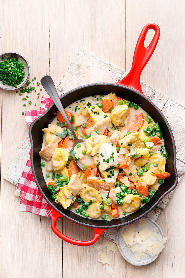 Tortellini pan with vegetables